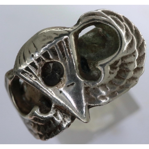 2206 - WWII period sterling silver US Paratroopers ring, size T. P&P Group 1 (£14+VAT for the first lot and... 