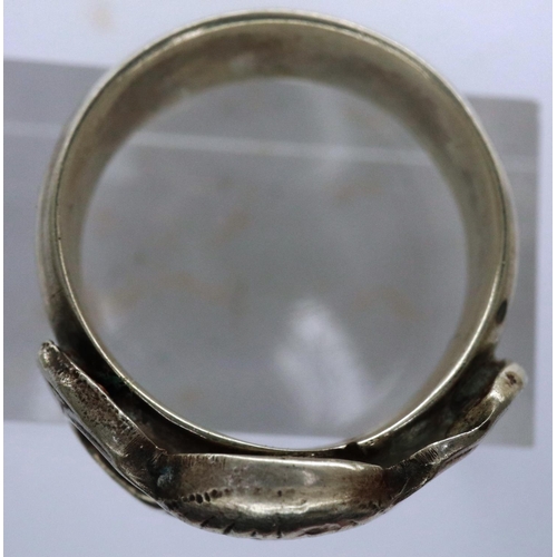 2206 - WWII period sterling silver US Paratroopers ring, size T. P&P Group 1 (£14+VAT for the first lot and... 