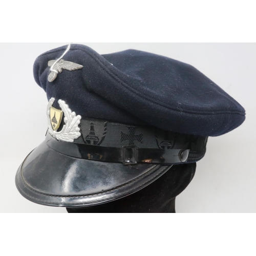 2210 - Post War German Veterans cap with a period WWII German Veterans Eagle cap badge. P&P Group 1 (£14+VA... 