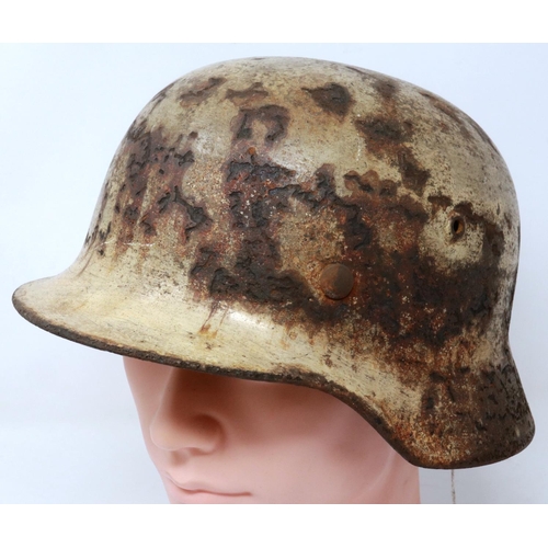 2214 - WWII German M35 helmet with remaining winter camouflage paint. P&P Group 2 (£18+VAT for the first lo... 