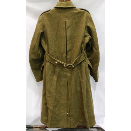 2246 - British 1951 pattern olive greatcoat, Royal Signal Corps, size 7. P&P Group 2 (£18+VAT for the first... 