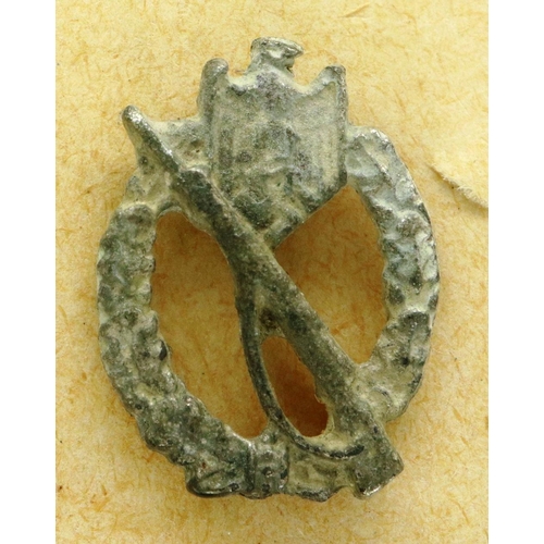 2267 - WWII German Infantry Assault badge stick pin on original un-issued card, by Overhoff. P&P Group 1 (£... 