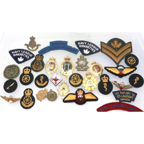 2271 - Thirty Canadian military badges and uniform patches. P&P Group 1 (£14+VAT for the first lot and £1+V... 