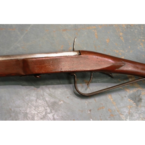 2335 - Replica flintlock rifle. P&P Group 3 (£25+VAT for the first lot and £5+VAT for subsequent lots)