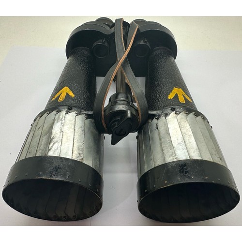 2185A - Barr & Stroud WWII Admiralty issue CF41 7x binoculars, marked with yellow broad arrows, with rotatin... 