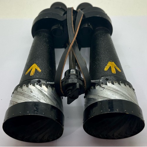 2185A - Barr & Stroud WWII Admiralty issue CF41 7x binoculars, marked with yellow broad arrows, with rotatin... 