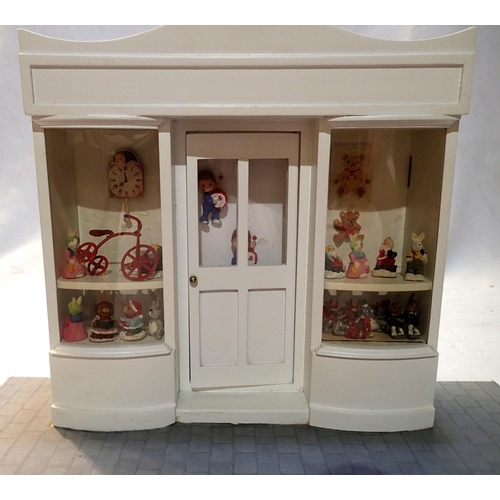 2069 - Small wall mounted display shop, opening door and back, with footpath, shop 220 x 230 x 70 cm. P&P G... 