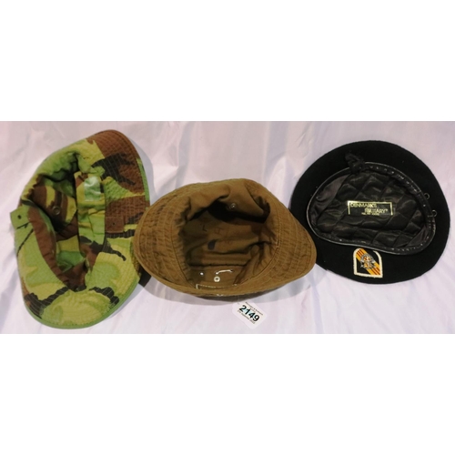 195 - Two American Vietnam war period boonie hats and a Special Forces badged beret (3). P&P Group 2 (£18+... 