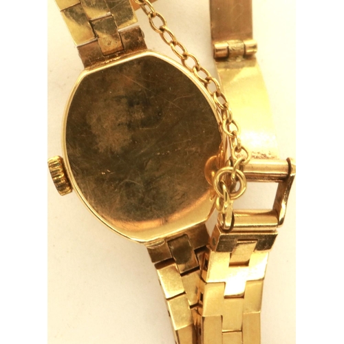 110 - ACCURIST: 9ct gold ladies wristwatch on a 9ct gold bracelet, working at lotting, total weight 17.8g.... 