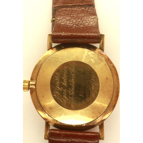 118 - ACCURIST: 9ct gold cased 21 jewel automatic shock protected waterproof gents wristwatch, with date a... 