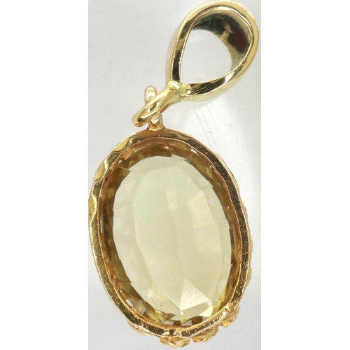 13 - 18ct gold citrine set pendant, H: 40 mm, 1.3g. P&P Group 1 (£14+VAT for the first lot and £1+VAT for... 