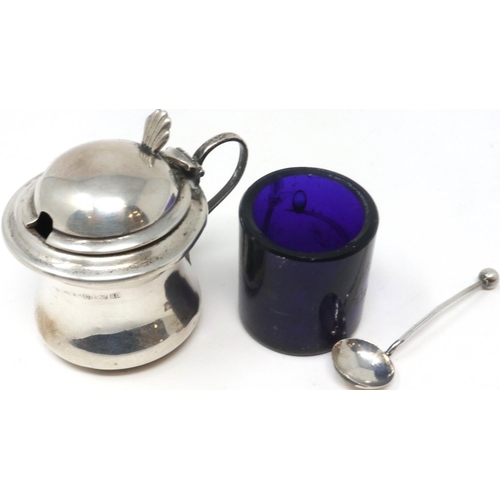 139 - Hallmarked silver mustard pot with liner and spoon, 44g. P&P Group 1 (£14+VAT for the first lot and ... 