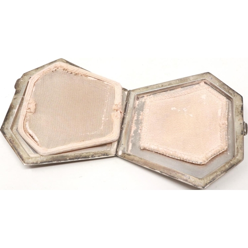 141 - Hallmarked silver compact, Birmingham assay, 97g. P&P Group 1 (£14+VAT for the first lot and £1+VAT ... 