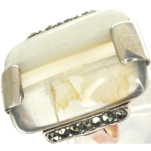 43 - 9ct gold agate and marcasite set ring, size K, 5.1g. P&P Group 1 (£14+VAT for the first lot and £1+V... 