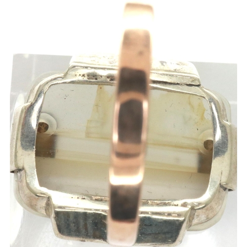 43 - 9ct gold agate and marcasite set ring, size K, 5.1g. P&P Group 1 (£14+VAT for the first lot and £1+V... 