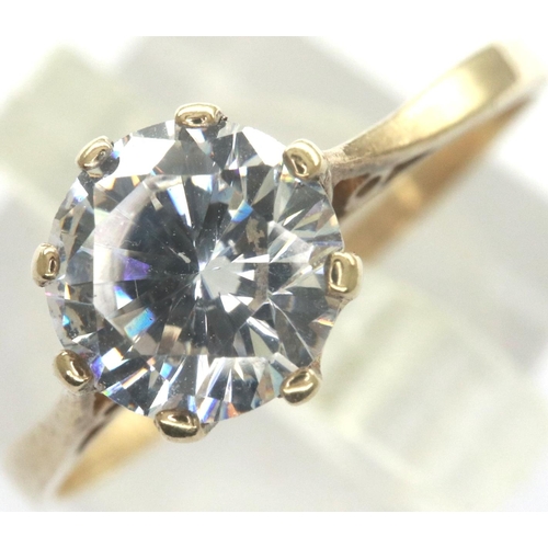 45 - 9ct gold ring with a Cubic Zirconia stone, size P, 1.4.g. P&P Group 1 (£14+VAT for the first lot and... 