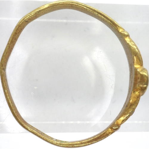 80 - Victorian 9ct gold stone set ring, size O, 1.5g. P&P Group 1 (£14+VAT for the first lot and £1+VAT f... 