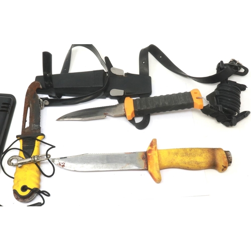 186 - Three divers knives. P&P Group 2 (£18+VAT for the first lot and £3+VAT for subsequent lots)