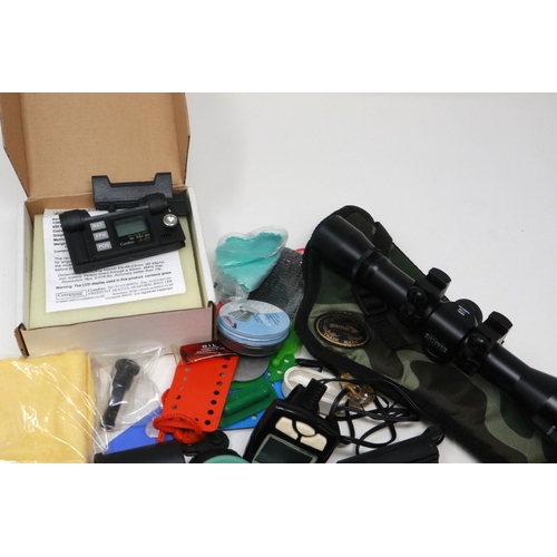 189 - Mixed airsoft accessories, including scope, holster etc. P&P Group 2 (£18+VAT for the first lot and ... 