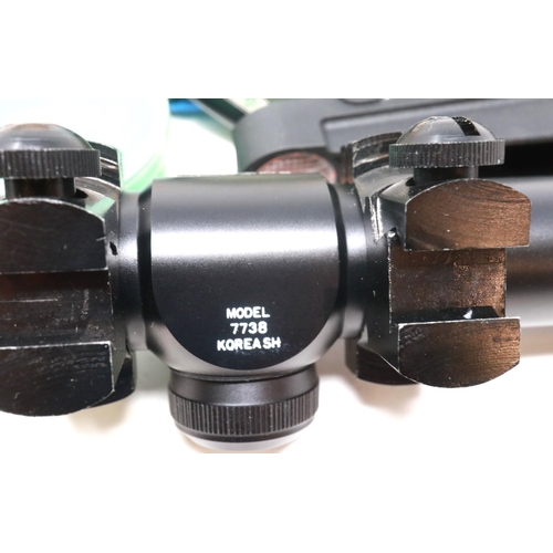 189 - Mixed airsoft accessories, including scope, holster etc. P&P Group 2 (£18+VAT for the first lot and ... 