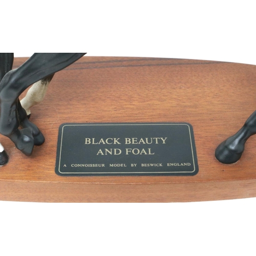 202 - Beswick matte Black Beauty and Foal on wooden plinth, H: 20 cm. P&P Group 2 (£18+VAT for the first l... 