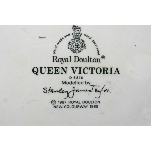 204 - Royal Doulton character jug D6816 Queen Victoria, H: 19 cm, no cracks or chips. P&P Group 2 (£18+VAT... 