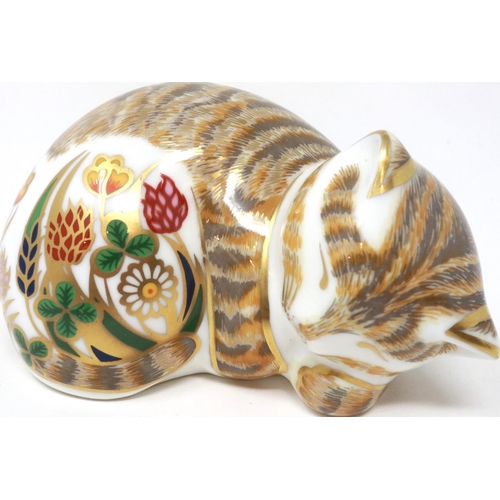 213 - Royal Crown Derby cottage garden kitten with gold stopper, H: 50 mm. P&P Group 1 (£14+VAT for the fi... 