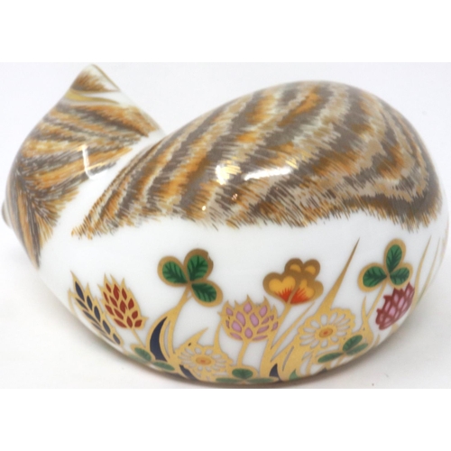 213 - Royal Crown Derby cottage garden kitten with gold stopper, H: 50 mm. P&P Group 1 (£14+VAT for the fi... 