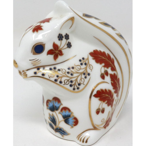 221 - Royal Crown Derby squirrel, first quality, H: 90 mm. P&P Group 1 (£14+VAT for the first lot and £1+V... 