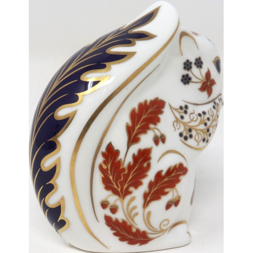 221 - Royal Crown Derby squirrel, first quality, H: 90 mm. P&P Group 1 (£14+VAT for the first lot and £1+V... 