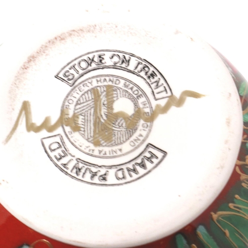 246 - Anita Harris bats vase, signed in gold, H: 14 cm. P&P Group 1 (£14+VAT for the first lot and £1+VAT ... 