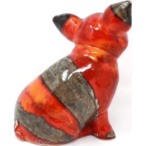 264 - Anita Harris sitting pig, signed in gold, H: 14 cm. P&P Group 1 (£14+VAT for the first lot and £1+VA... 
