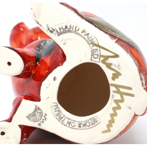 264 - Anita Harris sitting pig, signed in gold, H: 14 cm. P&P Group 1 (£14+VAT for the first lot and £1+VA... 