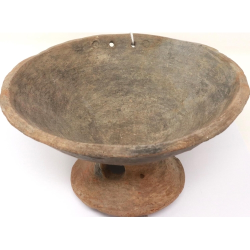 305 - A Han Dynasty grey clay bowl, with reticulated foot (likely for burner), D: 20 cm, H: 10 cm. Small l... 