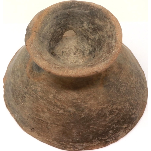 305 - A Han Dynasty grey clay bowl, with reticulated foot (likely for burner), D: 20 cm, H: 10 cm. Small l... 