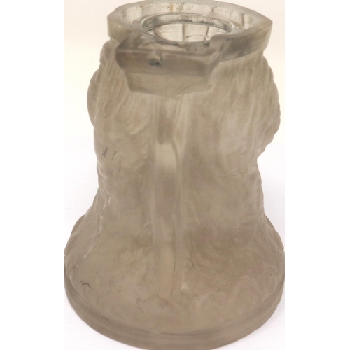 319 - Continental frosted glass cockerel inkwell, lacking cover, H: 80 mm. P&P Group 1 (£14+VAT for the fi... 