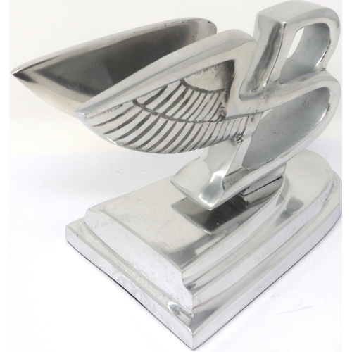 348 - Chrome winged Bentley B on base, H: 13 cm. P&P Group 1 (£14+VAT for the first lot and £1+VAT for sub... 