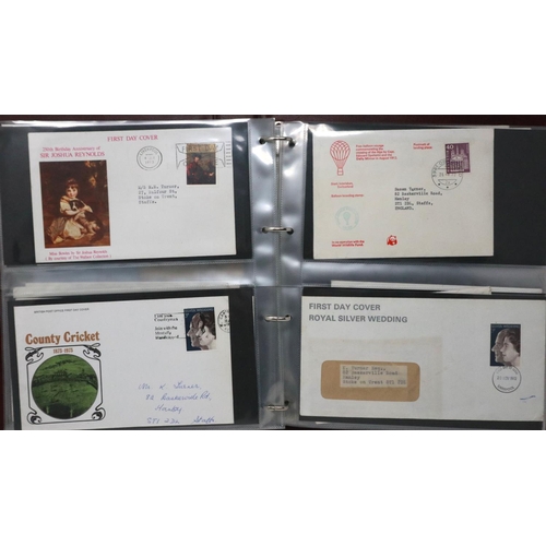 385 - Album of first day covers. P&P Group 1 (£14+VAT for the first lot and £1+VAT for subsequent lots)