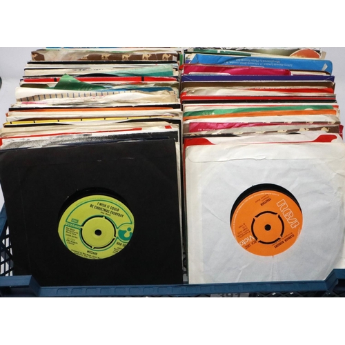 391 - A large collection of singles, including classic rock and Cliff Richard. P&P Group 2 (£18+VAT for th... 