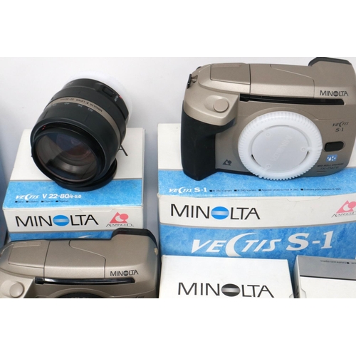 411 - An extensive Minolta Vectis photographic outfit. P&P Group 2 (£18+VAT for the first lot and £3+VAT f... 
