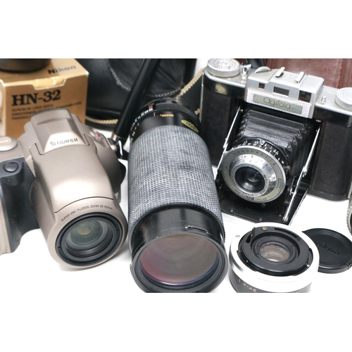 427 - Nikon Pronea camera with lenses, further mixed cameras and accessories. P&P Group 2 (£18+VAT for the... 