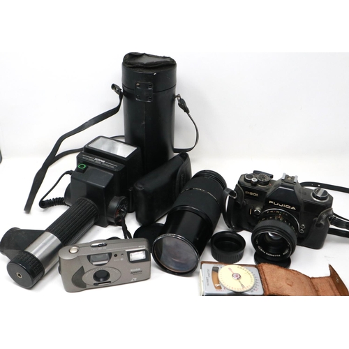 429 - Fujica camera and other items in a hard case. P&P Group 1 (£14+VAT for the first lot and £1+VAT for ... 