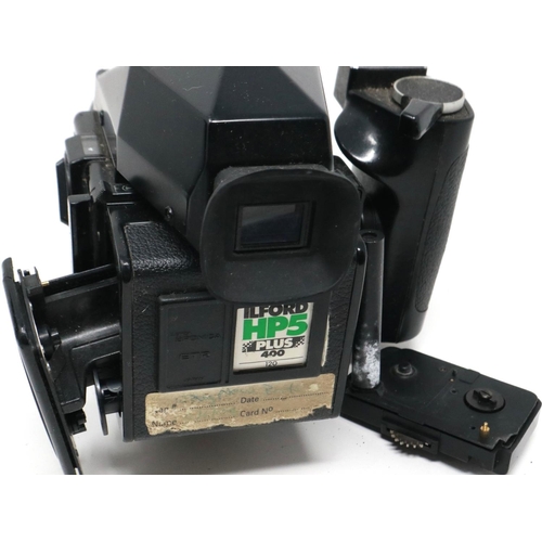 430 - Zenza Bronica camera and lens, for parts or repair. P&P Group 1 (£14+VAT for the first lot and £1+VA... 