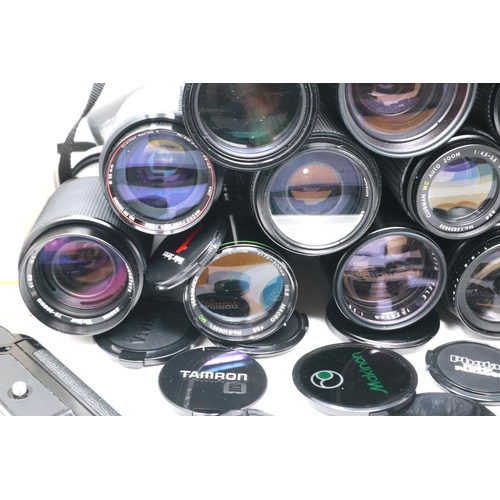 435 - A large selection of lenses, including Canon, Vivitar, Tamron and others. P&P Group 2 (£18+VAT for t... 