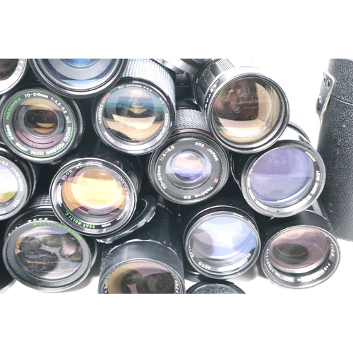 435 - A large selection of lenses, including Canon, Vivitar, Tamron and others. P&P Group 2 (£18+VAT for t... 