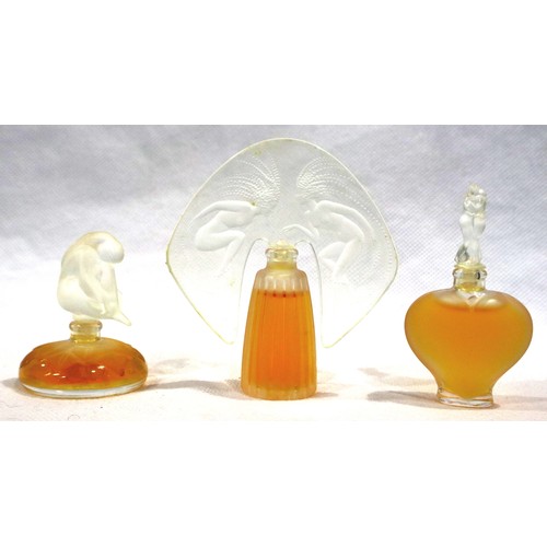 322 - Boxed Lalique perfume set, Les Introuvables The Ultimate Collection, largest H: 70 mm. P&P Group 2 (... 