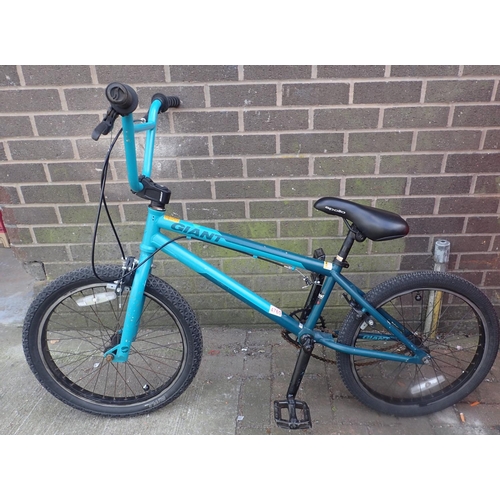 1007 - BMX mens bike with 10 inch frame. Not available for in-house P&P