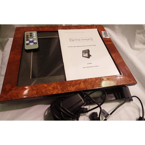 1088 - Living Images 10.4 inch multimedia digital picture frame, with charger. P&P Group 2 (£18+VAT for the... 