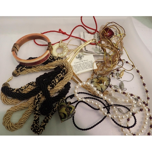 1120 - Mixed costume jewellery, mostly pendant necklaces. P&P Group 1 (£14+VAT for the first lot and £1+VAT... 