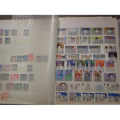 1138 - Album of mixed value UK stamps. P&P Group 1 (£14+VAT for the first lot and £1+VAT for subsequent lot... 